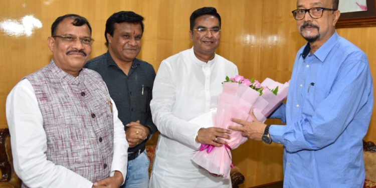 रायपुर : राज्यपाल  रमेन डेका से विधायक  सेन ने की सौजन्य मुलाकात