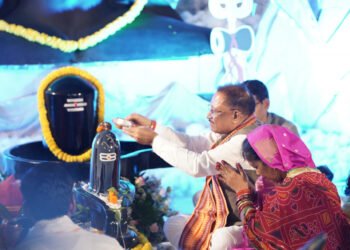 रायपुर : मुख्यमंत्री पोरा तिहार पर भगवान शिव और नंदीराज की कर रहे हैं पूजा