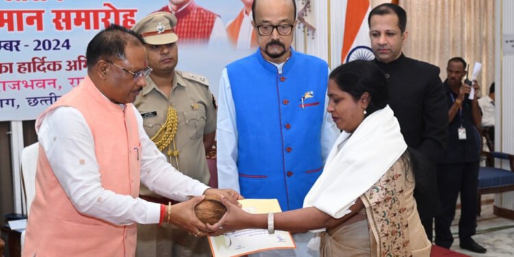 रायपुर : राज्यपाल  रमेन डेका की उपस्थिति में शिक्षक सम्मान समारोह का हुआ आयोजन