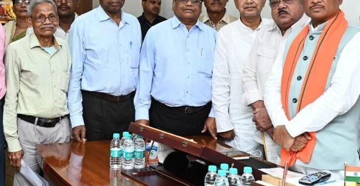 रायपुर : मुख्यमंत्री  विष्णु देव साय से छत्तीसगढ़ सर्व आदिवासी समाज के प्रतिनिधि मंडल ने की सौजन्य मुलाकात