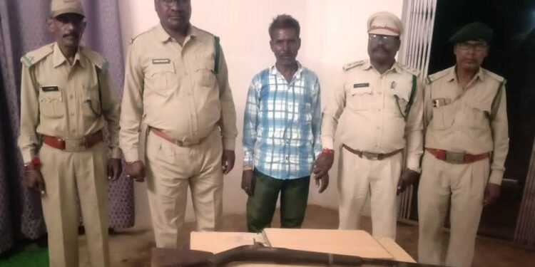 रायपुर : वन विभाग ने हनुमान लंगूरों के अवैध शिकार के मुख्य आरोपी को किया गिरफ्तार 1 रायपुर : वन विभाग ने हनुमान लंगूरों के अवैध शिकार के मुख्य आरोपी को किया गिरफ्तार