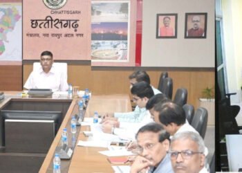 रायपुर : मुख्य सचिव ने योजनाओं के क्रियान्वयन की समीक्षा की
