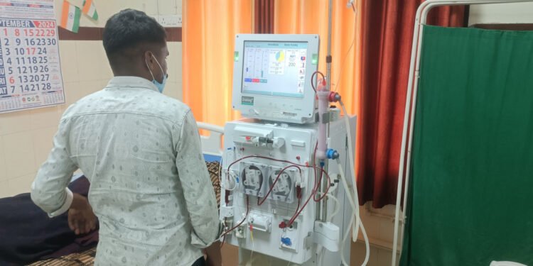रायपुर : जिला हॉस्पिटल में स्थापित डायलिसिस सेंटर मरीजों के लिए वरदान