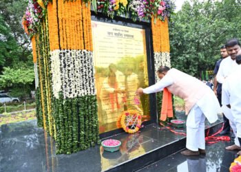 रायपुर : मुख्यमंत्री  विष्णु देव साय ने राष्ट्रीय वन शहीद दिवस के अवसर पर वन शहीदों को दी श्रद्धांजलि मुख्यमंत्री  विष्णु देव साय