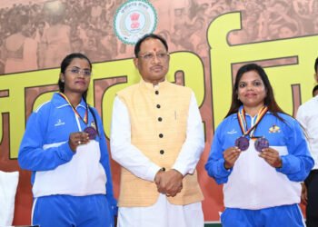 रायपुर : दक्षिण कोरिया में 25-30 अगस्त तक आयोजित एशियन कप बीच वुडबॉल चैम्पियनशिप में हिस्सा लेकर लौटीं महासमुंद की चैन कुमारी निषाद