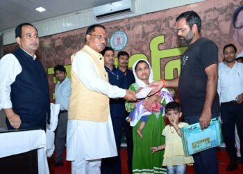 रायपुर : जनदर्शन में समस्याओं का हो रहा त्वरित निदान जनदर्शन में