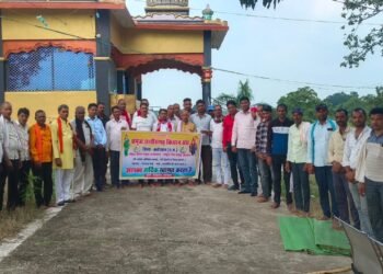 आज समृद्ध छत्तीसगढ़ किसान संघ के प्रदेश से लेकर ग्राम के कार्यकर्ताओं के द्वारा 20 सितंबर को होने वाले चक्काजाम के बारे में ग्राम सूरजपुरा में मां राजोदाई मंदिर प्रांगण में विशेष बैठक किया गया 5 आज समृद्ध छत्तीसगढ़ किसान संघ के प्रदेश से लेकर ग्राम के कार्यकर्ताओं के द्वारा 20 सितंबर को होने वाले चक्काजाम के बारे में ग्राम सूरजपुरा में मां राजोदाई मंदिर प्रांगण में विशेष बैठक किया गया