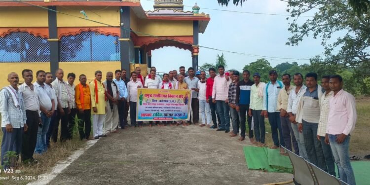 आज समृद्ध छत्तीसगढ़ किसान संघ के प्रदेश से लेकर ग्राम के कार्यकर्ताओं के द्वारा 20 सितंबर को होने वाले चक्काजाम के बारे  में  ग्राम सूरजपुरा में मां राजोदाई मंदिर प्रांगण में विशेष बैठक किया गया