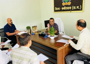 कलेक्टर  महोबे ने भोरमदेव सहकारी शक्कर उत्पादक कारखाना मर्यादित कवर्धा और ईथेनॉल उद्योग की  समीक्षा बैठक ली