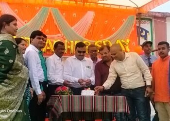 शासकीय उच्चतर माध्यमिक विद्यालय राजा नवागांव में छात्र-छात्राओं के द्वारा शिक्षकों के सम्मान में शिक्षक दिवस का आयोजन हर्षोल्लास के साथ किया गया ।