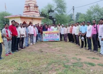 छत्तीसगढ़ किसान संघ के प्रदेश से लेकर ग्राम के कार्यकर्ताओं के द्वारा 20 सितंबर को होने वाले चक्काजाम के बारे  में  ग्राम तरेगांव में विशेष बैठक किया गया