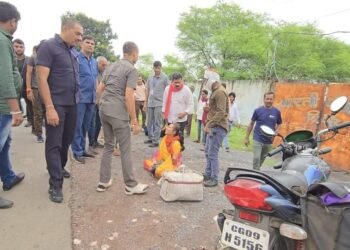 उपमुख्यमंत्री  विजय शर्मा ने घायल व्यक्ति को तत्काल अस्पताल पहुंचाया