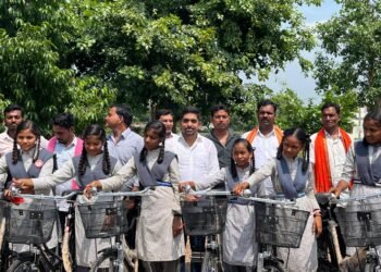 सरस्वती सायकल वितरण योजना बालिकाओं को सशक्तक  व आत्मनिर्भर बनाने में कारगर: डॉ वीरेन्द्र साहू
