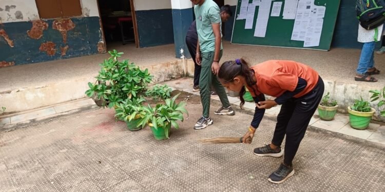 पीजी कॉलेज कवर्धा में स्वच्छता ही सेवा अभियान शुरू 1 पीजी कॉलेज कवर्धा में स्वच्छता ही सेवा अभियान शुरू