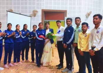 पीजी कॉलेज कवर्धा  की  स्वयंसेविका पायल का साहसिक शिविर से वापसी ,हुआ भव्य स्वागत