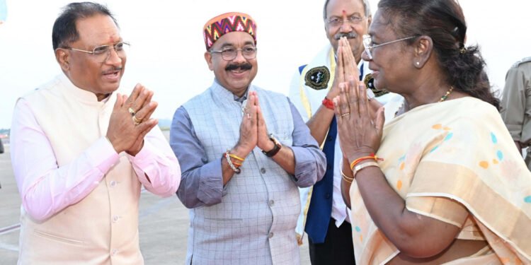 रायपुर : राष्ट्रपति द्रौपदी मुर्मु को भावभीनी विदाई 1 रायपुर : राष्ट्रपति द्रौपदी मुर्मु को भावभीनी विदाई