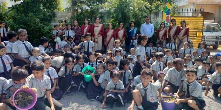 स्वच्छता एवं सेवा पखवाड़ा कार्यक्रम के अंतर्गत विनायक पब्लिक इंग्लिश मीडियम स्कूल रामनगर कवर्धा में स्वच्छता कार्यक्रम किया गया।