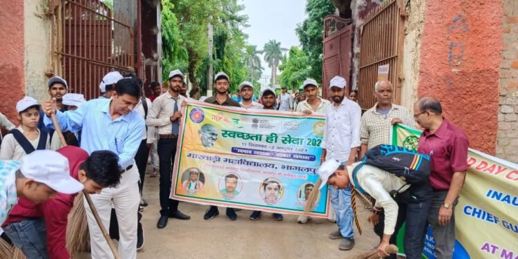 मारवाड़ी कालेज में राष्ट्रीय सेवा योजना ने आयोजित किया सफाई कार्यक्रम