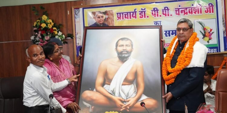 पी.जी.महाविद्यालय बेमेतरा में प्राचार्य डॉक्टर परमेश्वर प्रसाद चंद्रवंशी प्रशासनिक सेवा से सेवानिवृत्ति पर विदाई समारोह आयोजित किया गया। 1 पी.जी.महाविद्यालय बेमेतरा में प्राचार्य डॉक्टर परमेश्वर प्रसाद चंद्रवंशी प्रशासनिक सेवा से सेवानिवृत्ति पर विदाई समारोह आयोजित किया गया।