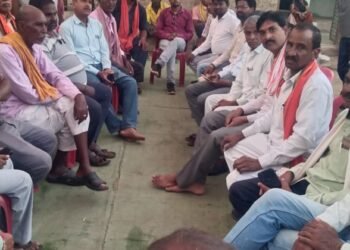 कबीरधाम ( बिरनपुर खुर्द हत्याकांड ) : रोहित साहू के परिवार को मिला साहू समाज का साथ, दशगात्र में पहुंचे संघ के पदाधिकारी