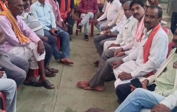 कबीरधाम ( बिरनपुर खुर्द हत्याकांड ) : रोहित साहू के परिवार को मिला साहू समाज का साथ, दशगात्र में पहुंचे संघ के पदाधिकारी