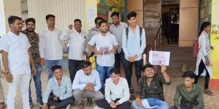 भाजपा के कॉलेज में सदस्यता अभियान के खिलाफ एनएसयूआई का प्रदर्शन,कार्यवाही नहीं होने पर प्राचार्य को सौपेंगे भाजपा का गमछा – शितेष चंद्रवंशी