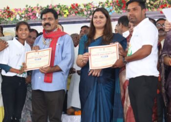 कवर्धा में पीएम आवास मेला का भव्य आयोजन, कवीर स्वयंसेवियों की उत्कृष्ट भागीदारी को मिला सम्मान 3 कवर्धा में पीएम आवास मेला का भव्य आयोजन, कवीर स्वयंसेवियों की उत्कृष्ट भागीदारी को मिला सम्मान