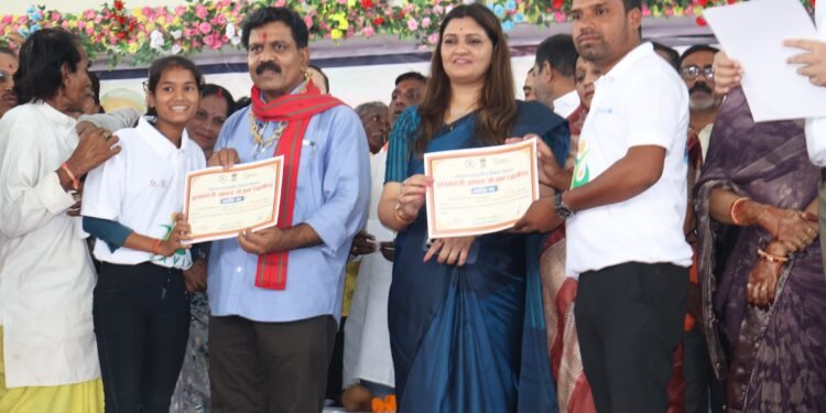 कवर्धा में पीएम आवास मेला का भव्य आयोजन, कवीर स्वयंसेवियों की उत्कृष्ट भागीदारी को मिला सम्मान 1 कवर्धा में पीएम आवास मेला का भव्य आयोजन, कवीर स्वयंसेवियों की उत्कृष्ट भागीदारी को मिला सम्मान