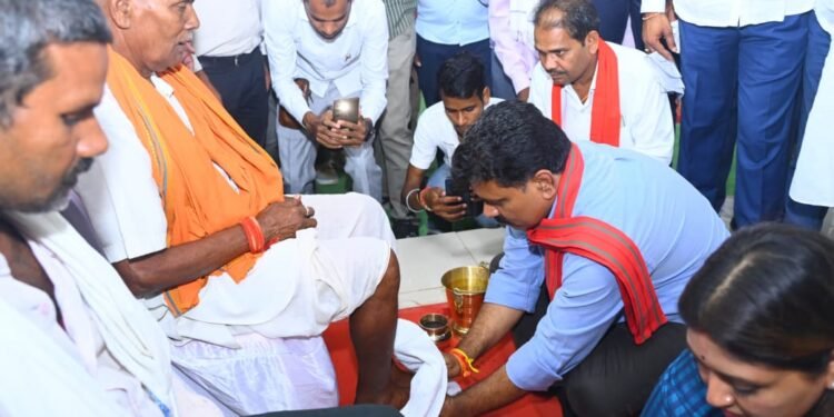 छत्तीसगढ़ के विष्णुदेव की सरकार दे रही प्रदेश के आवासहीन परिवारों को पक्का आवास का अधिकार - उपमुख्यमंत्री विजय शर्मा 1 छत्तीसगढ़ के विष्णुदेव की सरकार दे रही प्रदेश के आवासहीन परिवारों को पक्का आवास का अधिकार – उपमुख्यमंत्री विजय शर्मा