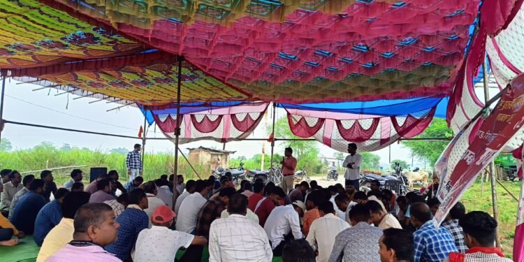 लौह पुरुष सरदार वल्लभ भाई पटेल सहकारी शक्कर कारखाना मर्या. पंडरिया भारतीय मजदूर संघ के बैनर तले  अक्टूबर से अनिश्चितकालीन धरना-प्रदर्शन किया जा रहा है