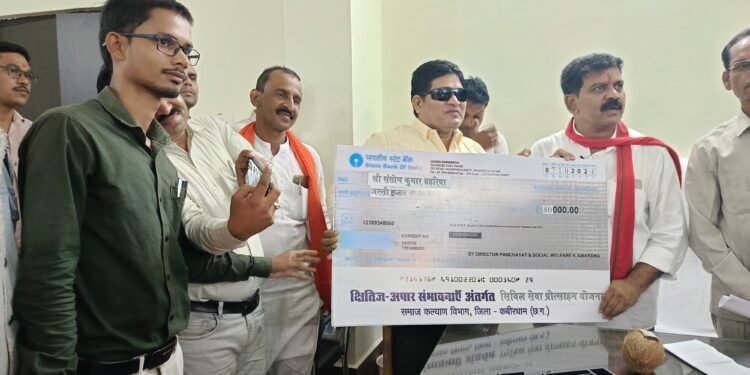 उपमुख्यमंत्री विजय शर्मा ने ‘क्षितिज अपार संभावनाएं अंतर्गत 04 दिव्यांग जनों को सिविल सेवा प्रोत्साहन राशि का किया वितरण 1 उपमुख्यमंत्री विजय शर्मा ने ‘क्षितिज अपार संभावनाएं अंतर्गत 04 दिव्यांग जनों को सिविल सेवा प्रोत्साहन राशि का किया वितरण