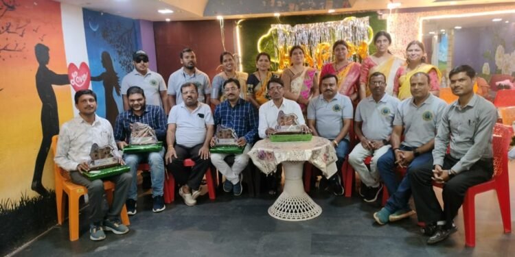 पूर्व प्राचार्य एवं स्थानांतरित शिक्षकों को विदाई दी गई