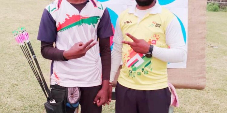 रायपुर : राष्ट्रीय तीरंदाजी प्रतियोगिता में जशपुर जिले के दो खिलाड़ी दिखाएंगे अपनी प्रतिभा 1 रायपुर : राष्ट्रीय तीरंदाजी प्रतियोगिता में जशपुर जिले के दो खिलाड़ी दिखाएंगे अपनी प्रतिभा