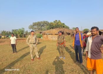 कबीरधाम पुलिस अधीक्षक  धर्मेन्द्र सिंह (IPS) का सुदूर वनांचल क्षेत्र का दौरा: सुरक्षा का भरोसा और सेवा का संकल्प