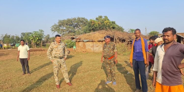 कबीरधाम पुलिस अधीक्षक  धर्मेन्द्र सिंह (IPS) का सुदूर वनांचल क्षेत्र का दौरा: सुरक्षा का भरोसा और सेवा का संकल्प