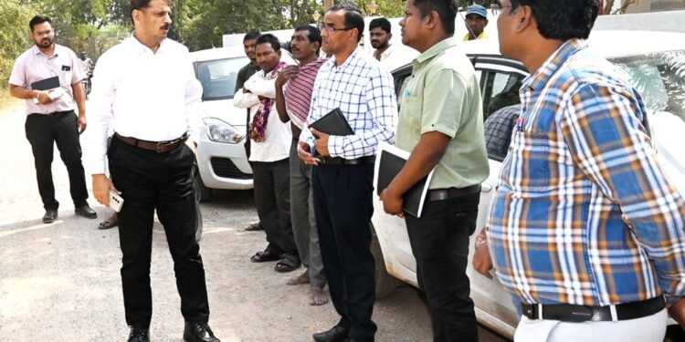 कलेक्टर ने ग्राम दौजरी में जल जीवन मिशन के कार्यों का किया औचक निरीक्षण