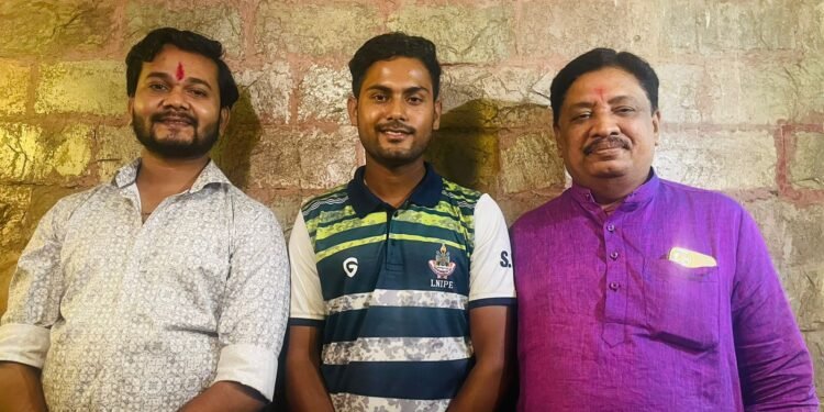 कवर्धा के संकल्प अकादमी के हॉकी खिलाडी सतीश कश्यप का चयन 14वीं 'इंडिया' सीनियर पुरुष राष्ट्रीय हॉकी चैम्पियनशिप के लिए हुआ है सतीश सेंटर हाफ़ की पोजिशन पर खेलते है 1 कवर्धा के संकल्प अकादमी के हॉकी खिलाडी सतीश कश्यप का चयन 14वीं ‘इंडिया’ सीनियर पुरुष राष्ट्रीय हॉकी चैम्पियनशिप के लिए हुआ है सतीश सेंटर हाफ़ की पोजिशन पर खेलते है