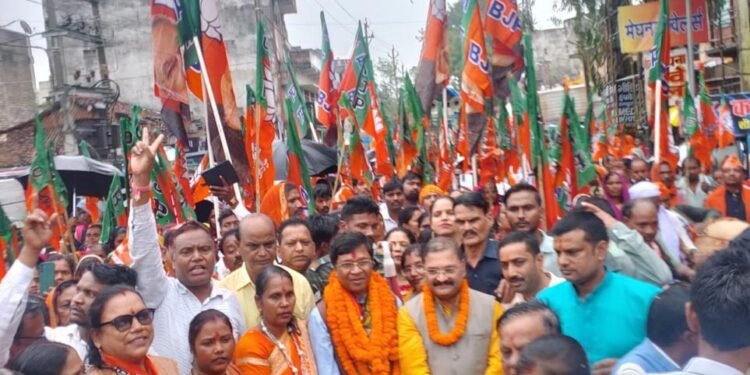 झारखण्ड में धुंआधार चुनाव प्रचार कर रहे सांसद संतोष पांडेय, सांसद बोले- झारखण्ड में भाजपा की सरकार बनाना हमारा लक्ष्य, जनता का मिल रहा अपार समर्थन 1 झारखण्ड में धुंआधार चुनाव प्रचार कर रहे सांसद संतोष पांडेय, सांसद बोले- झारखण्ड में भाजपा की सरकार बनाना हमारा लक्ष्य, जनता का मिल रहा अपार समर्थन