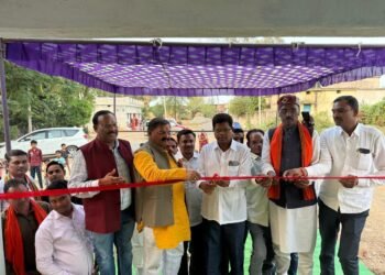 सांसद संतोष पांडेय ने ग्राम नेऊरगांव में मंच व बैजलपुर में भवन का किया लोकार्पण
