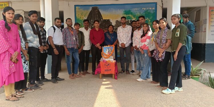 अखिल भारतीय विद्यार्थी परिषद कवर्धा के कार्यकर्ताओं ने मनाई रानी लक्ष्मीबाई जयंती 1 अखिल भारतीय विद्यार्थी परिषद कवर्धा के कार्यकर्ताओं ने मनाई रानी लक्ष्मीबाई जयंती