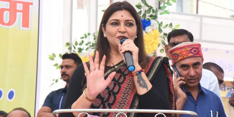 पंडरिया विधायक भावना बोहरा ने जनता को दी करोड़ों के विकास कार्यों की सौगात,कहा भाजपा के प्रति जनता के विश्वास से निरंतर हो रहे विकास कार्य 1 पंडरिया विधायक भावना बोहरा ने जनता को दी करोड़ों के विकास कार्यों की सौगात,कहा भाजपा के प्रति जनता के विश्वास से निरंतर हो रहे विकास कार्य