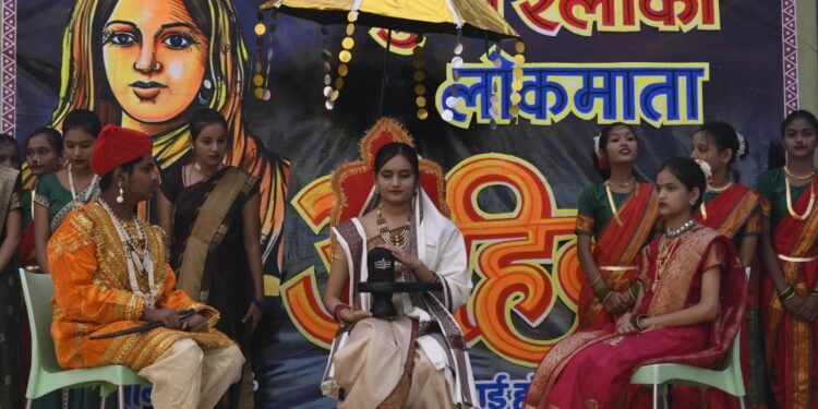 रामकृष्ण पब्लिक स्कूल में लोकमाता अहिल्याबाई त्रिजन्मशताब्दी एवं बिरसा मुण्डा 150वीं समारोह सम्पन्न 1 रामकृष्ण पब्लिक स्कूल में लोकमाता अहिल्याबाई त्रिजन्मशताब्दी एवं बिरसा मुण्डा 150वीं समारोह सम्पन्न