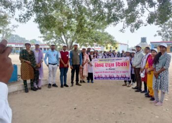 शासकीय नवीन महाविद्यालय कुंडा में एड्स दिवस पर मानव श्रृंखला बनाकर व नगर में रैली निकालकर लोगों को किया जागरुक