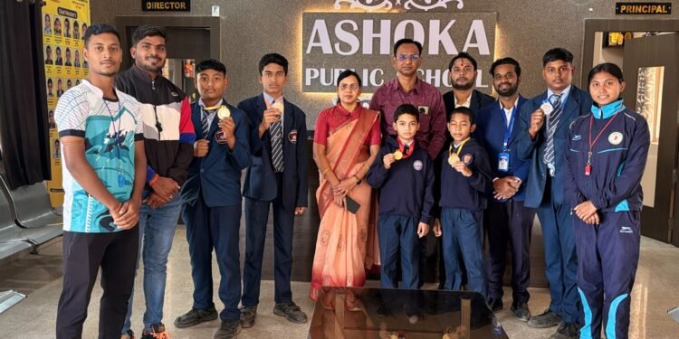 राज्य स्तरीय कराटे प्रतियोगिता में अशोका के बच्चों ने जीता पदक
