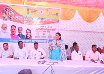 विधायक भावना बोहरा ने पांडातराई के विभिन्न वार्ड में किया दौरा, जनता की समस्याओं का निराकरण करने अधिकारियों को दिए दिशा निर्देश