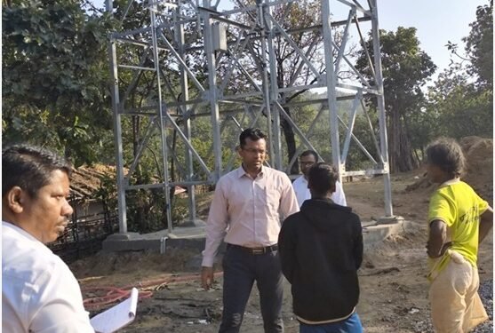 पण्डरिया ब्लॉक के वनांचल क्षेत्रों में स्थापित सौर संयंत्रों का क्रेडा सी.ई.ओ.  राजेश सिंह राणा ने किया निरीक्षण