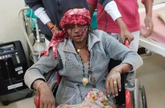 सड़क दुर्घटना में घायल नवजात सहित चार लोगों को कीर्तन शुक्ला ने पहुंचाया अस्पताल