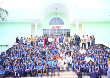 उपमुख्यमंत्री  विजय शर्मा ने बोड़ला क्षेत्र के बच्चों को विधानसभा, जंगल सफारी और साइंस सेंटर का कराया भ्रमण