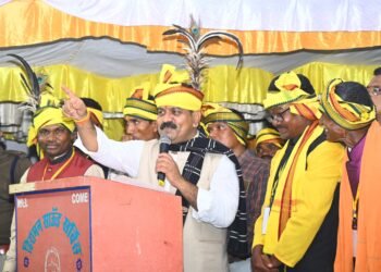 उपमुख्यमंत्री विजय शर्मा लोहारा में आयोजित शहीद वीर नारायण सिंह बलिदान दिवस पर कार्यक्रम में हुए शामिल 3 उपमुख्यमंत्री विजय शर्मा लोहारा में आयोजित शहीद वीर नारायण सिंह बलिदान दिवस पर कार्यक्रम में हुए शामिल