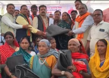 प्रदेश के उपमुख्यमंत्री  विजय शर्मा ने वनांचल क्षेत्र दलदली में 3000 से अधिक बैगा आदिवासियों को कंबल का वितरण किया
